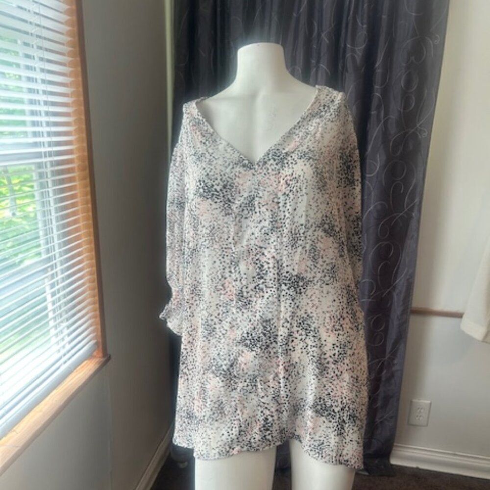 JNY Jones New York White/Black/Peach dotted print V-neck tunic, size 3X